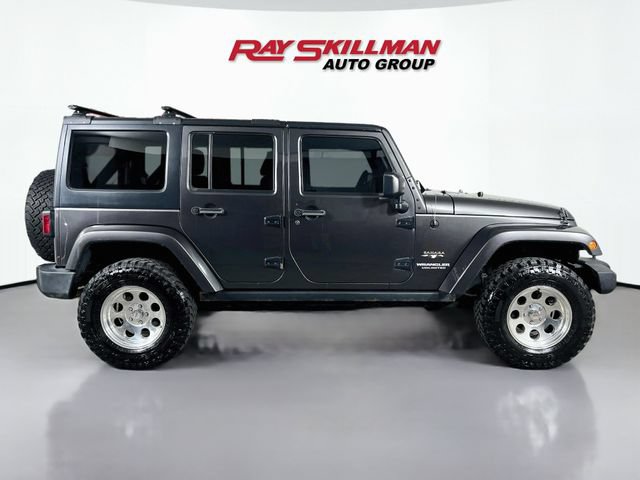 Used 2017 Jeep Wrangler Unlimited Sahara w/ Connectivity Group AWD/4WD image 8