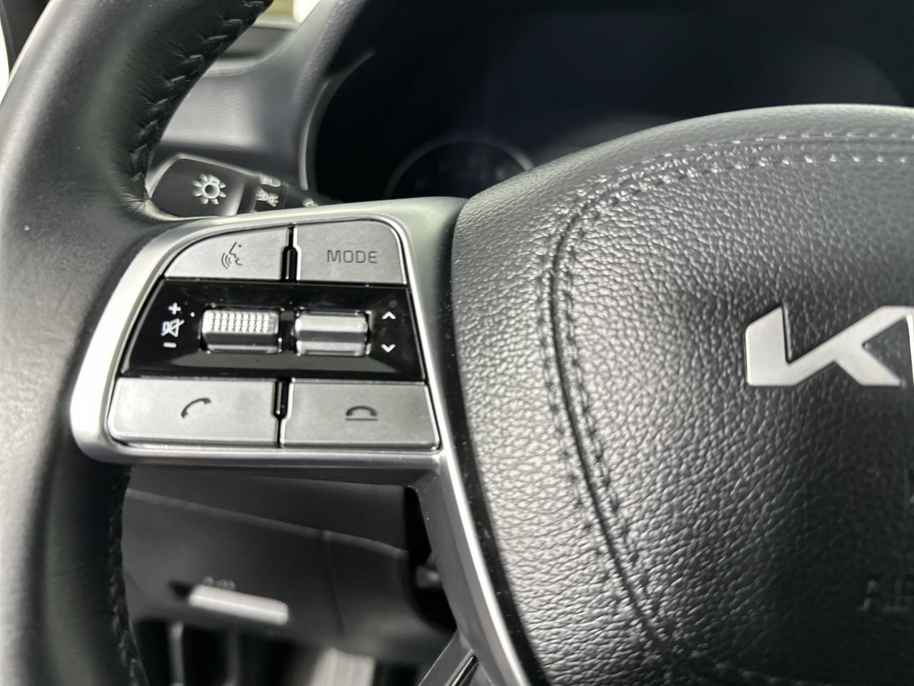 Certified 2022 Kia Telluride S FWD image 11