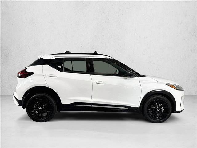 Used 2023 Nissan Kicks SR w/ Interior Electronics Package FWD image 4