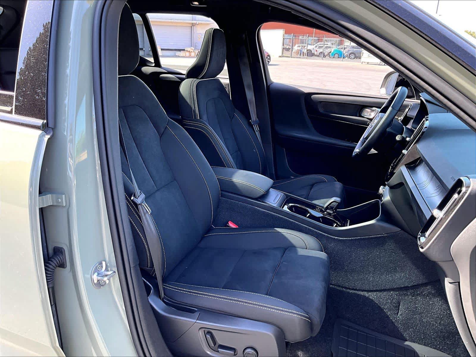 Used 2024 Volvo XC40 Recharge Ultimate w/ Protection Package Premier AWD/4WD image 11