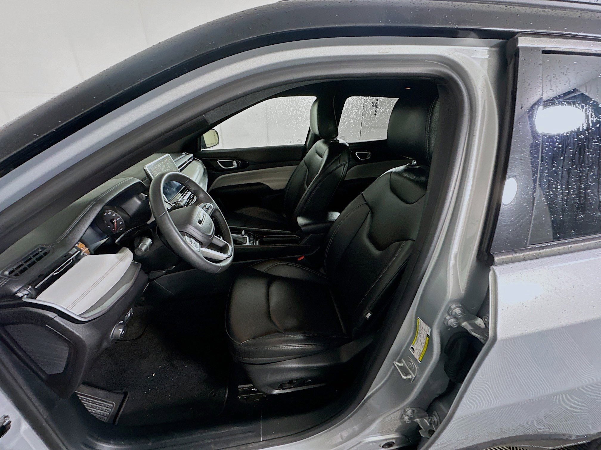 Used 2025 Jeep Compass Limited image 13