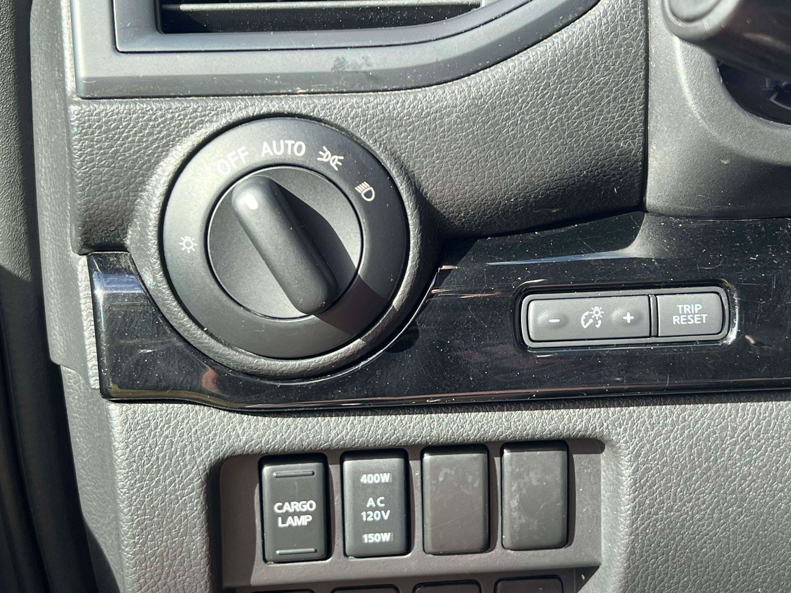 Used 2024 Nissan Titan SV w/ SV Convenience Package AWD/4WD image 25