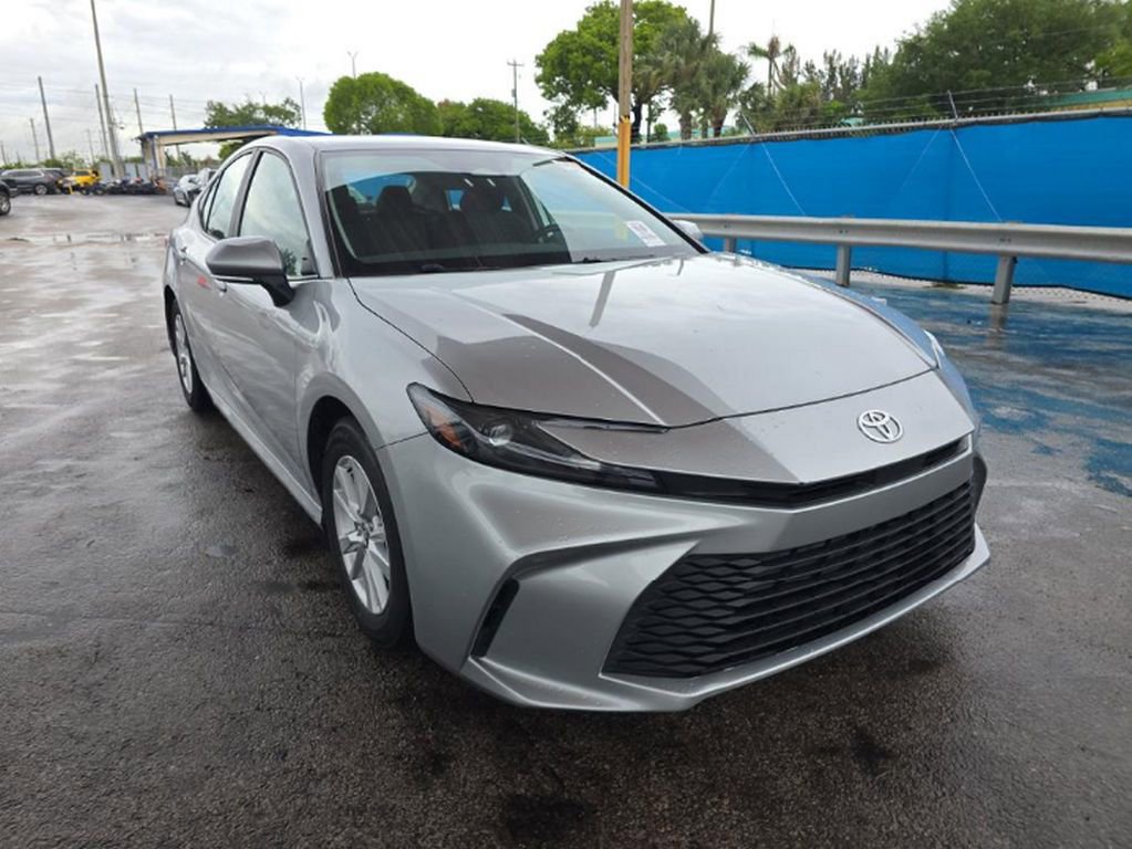 Used 2025 Toyota Camry LE FWD image 3