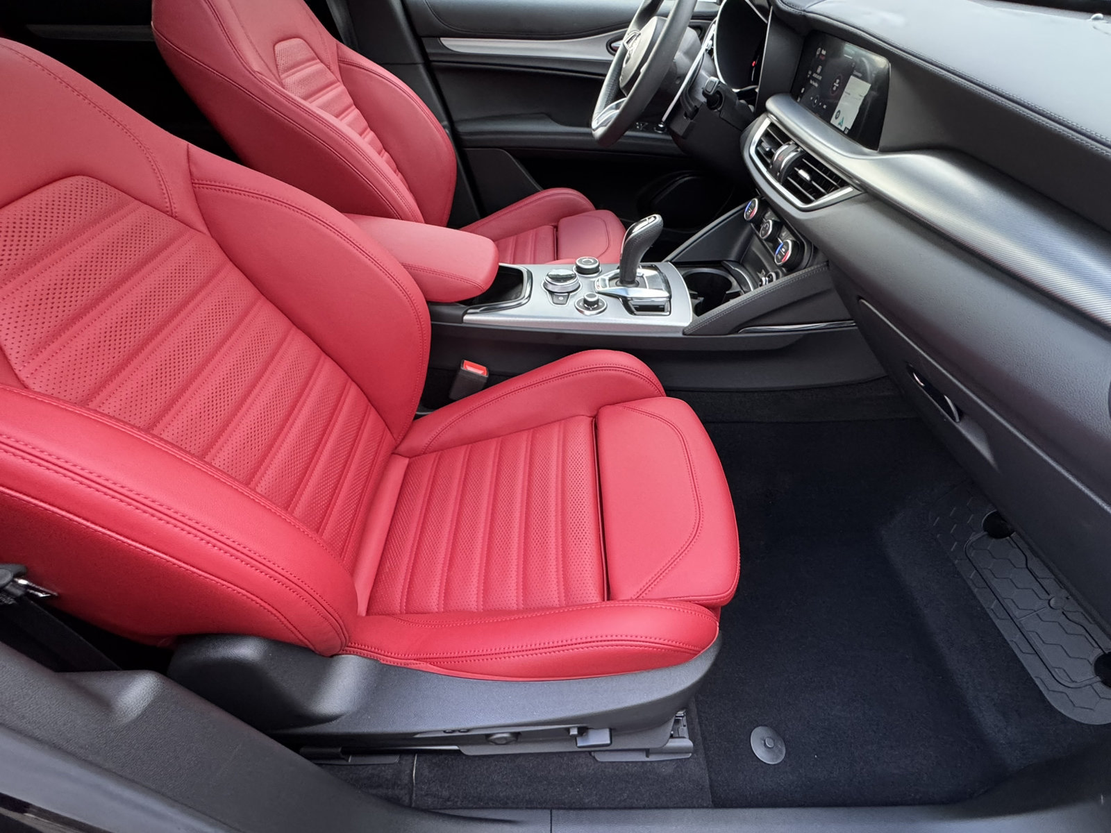Used 2026 Alfa Romeo Stelvio Sprint AWD/4WD image 16