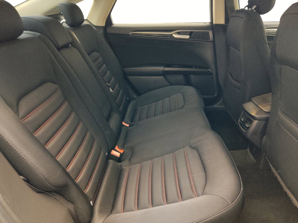 Used 2015 Ford Fusion SE w/ Equipment Group 201A FWD image 19