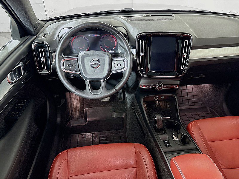 Used 2019 Volvo XC40 T5 Momentum image 24