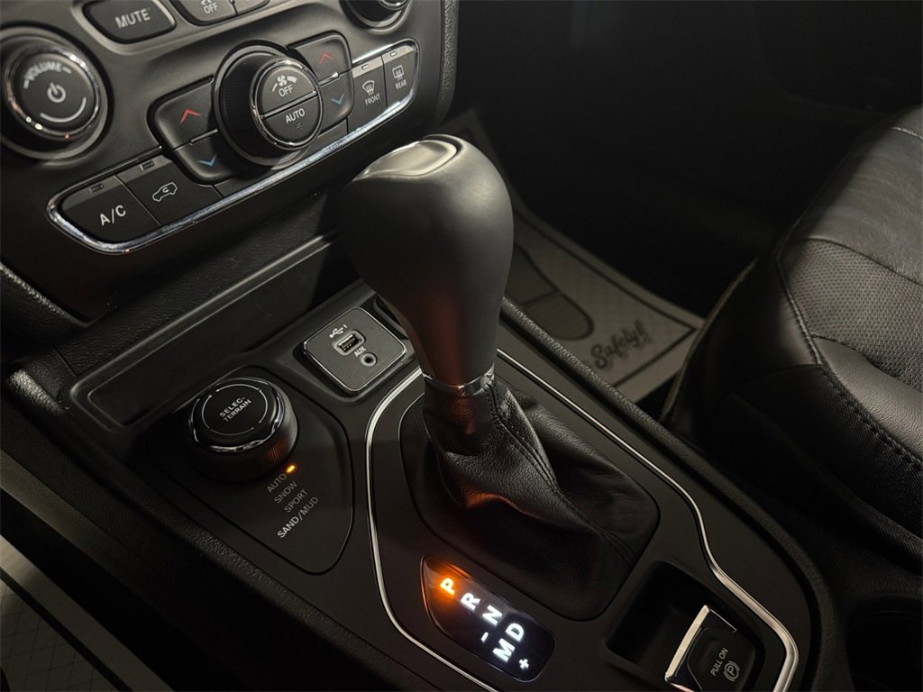 Used 2021 Jeep Cherokee Latitude Lux 80th Anniv w/ Quick Order Package 26U 80TH image 21