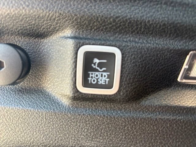 Used 2023 Jeep Grand Cherokee L Laredo w/ Luxury Tech Group I AWD/4WD image 46