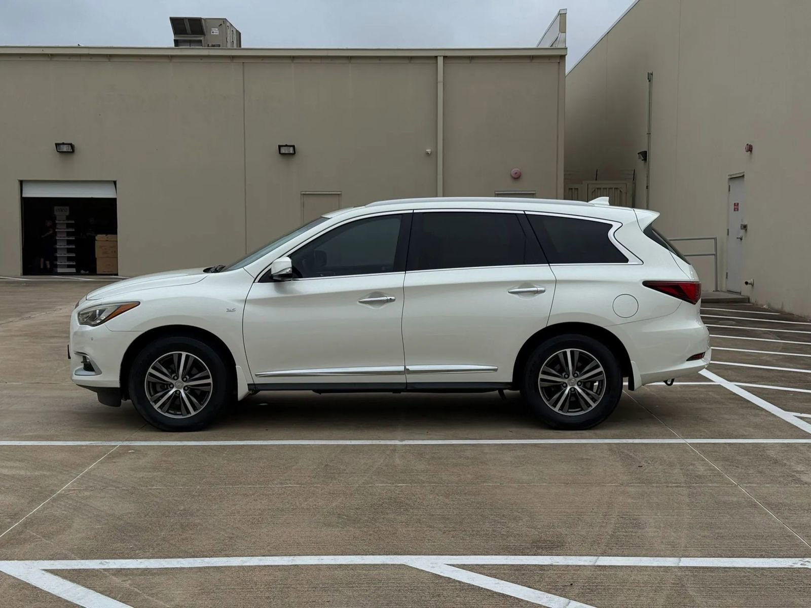 Used 2016 INFINITI QX60 FWD w/ Premium Plus Package image 4