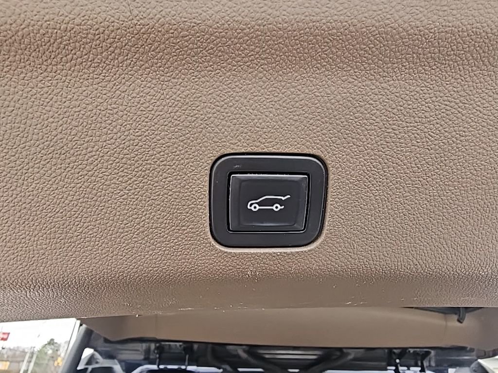 Used 2022 GMC Yukon XL Denali w/ Denali Ultimate Package image 7