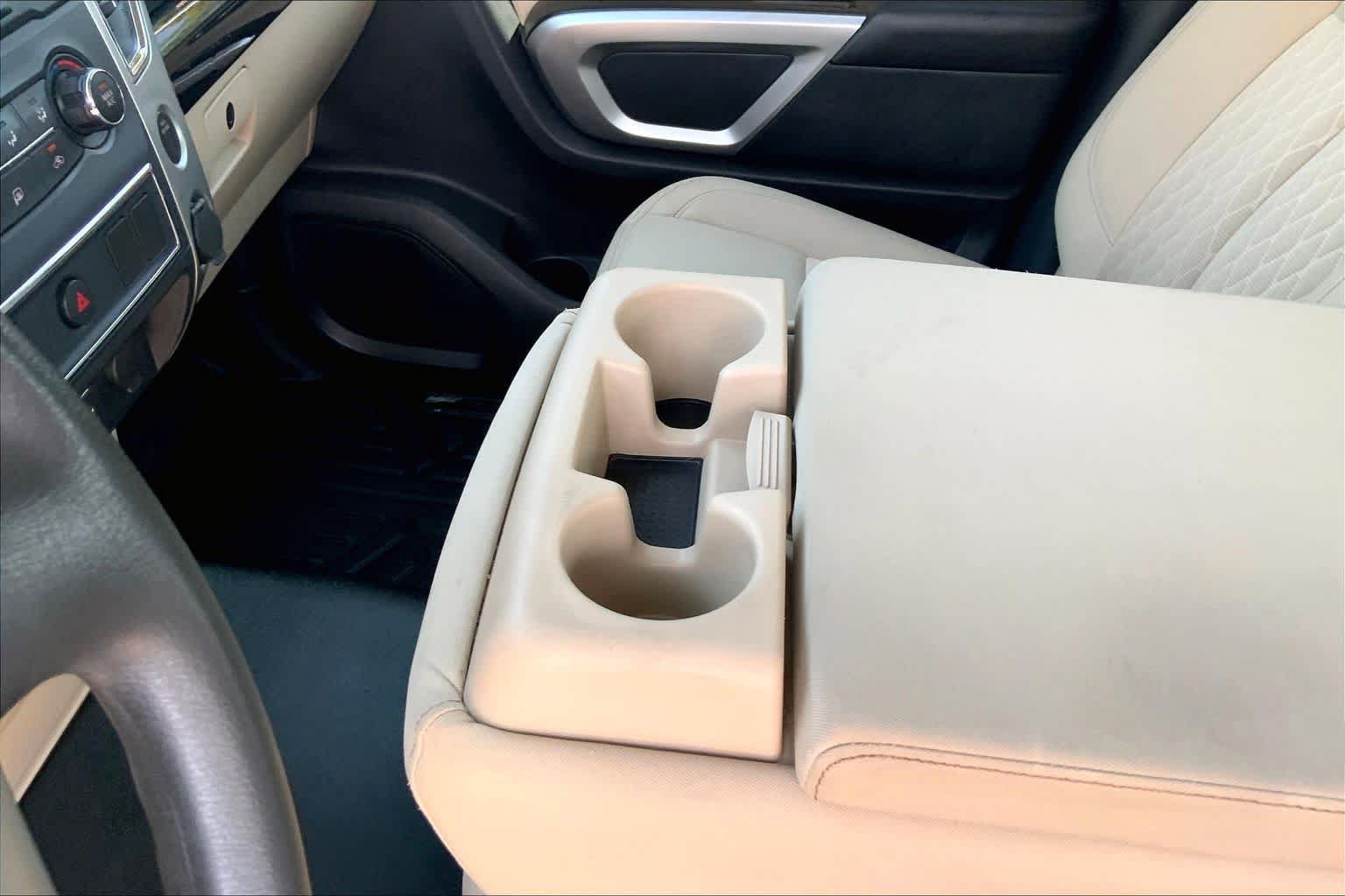 Used 2017 Nissan Titan SV RWD image 17