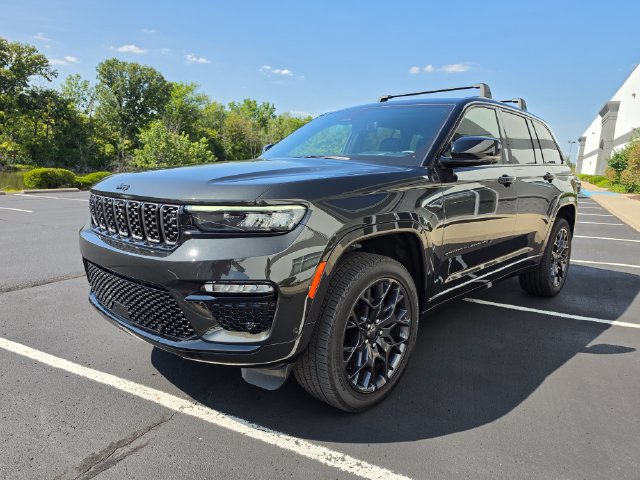 Used 2024 Jeep Grand Cherokee Summit AWD/4WD image 12