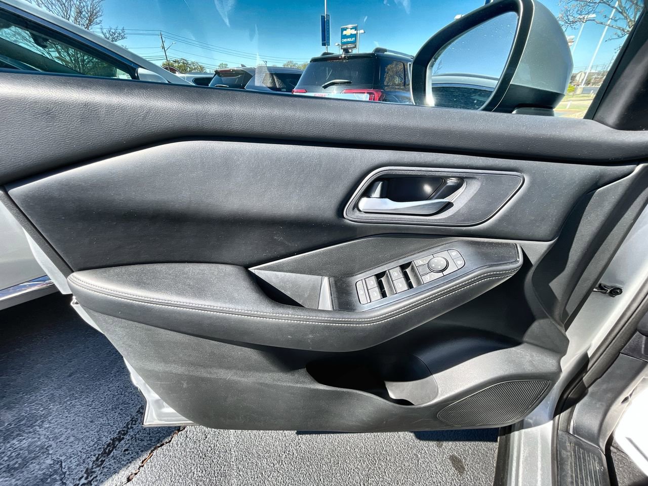Used 2024 Nissan Rogue SV FWD image 21