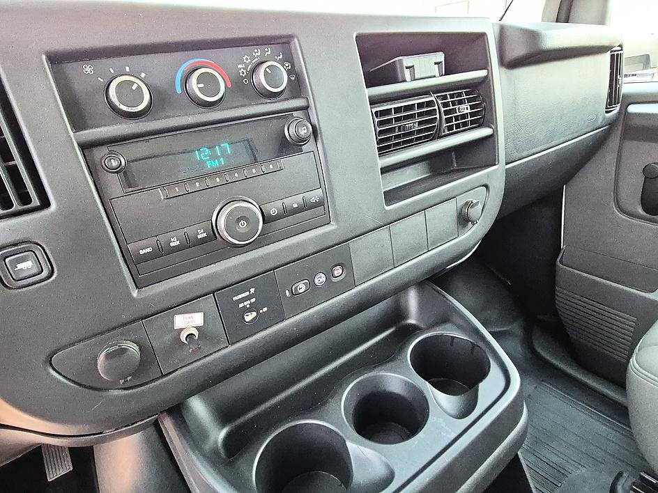 Used 2014 Chevrolet Express 3500 Extended RWD image 26
