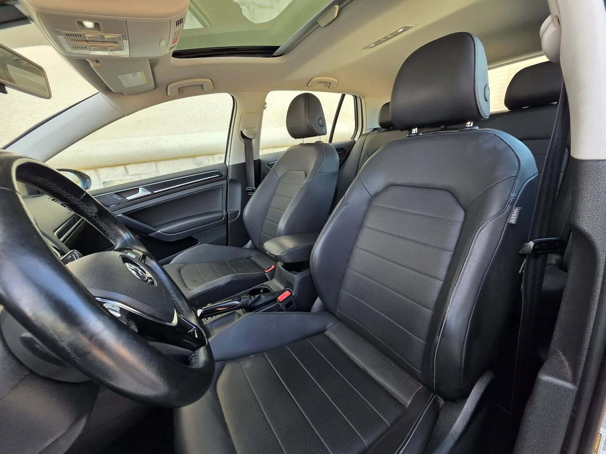 Used 2015 Volkswagen Golf S image 9