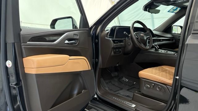 Used 2023 Cadillac Escalade Sport w/ LPO, ONYX Package AWD/4WD image 38