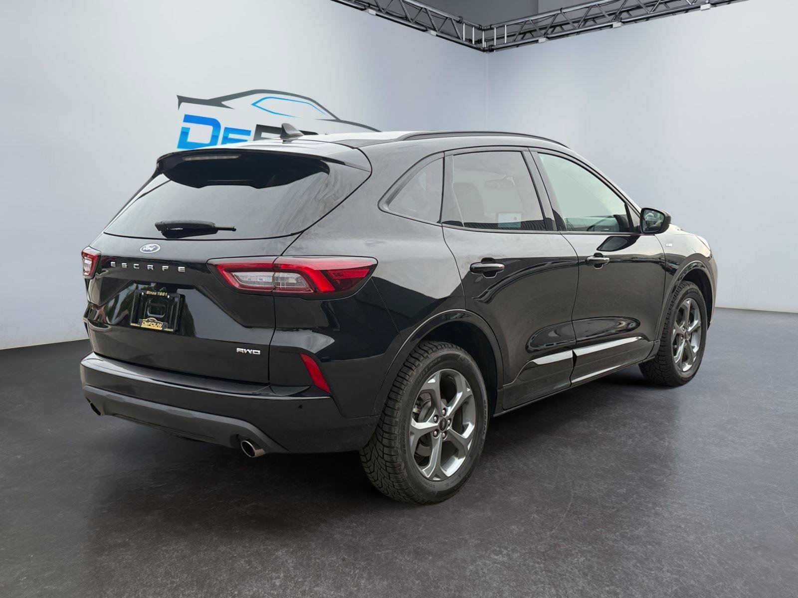 Used 2023 Ford Escape ST-Line AWD/4WD image 3