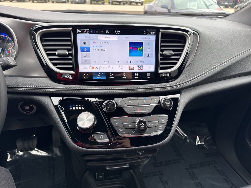 New 2026 Chrysler Pacifica Select image 3