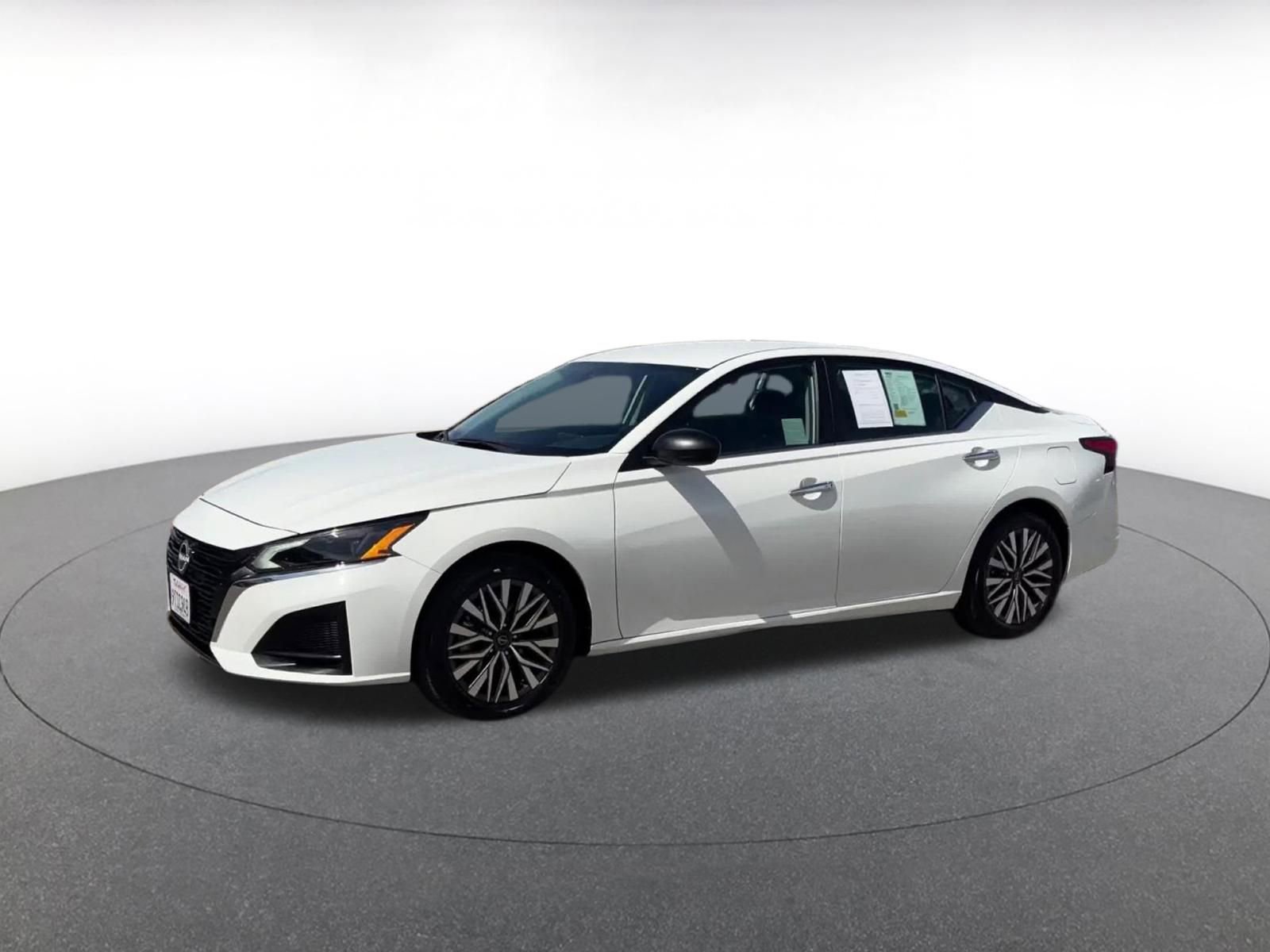 Used 2025 Nissan Altima 2.5 SV FWD image 8