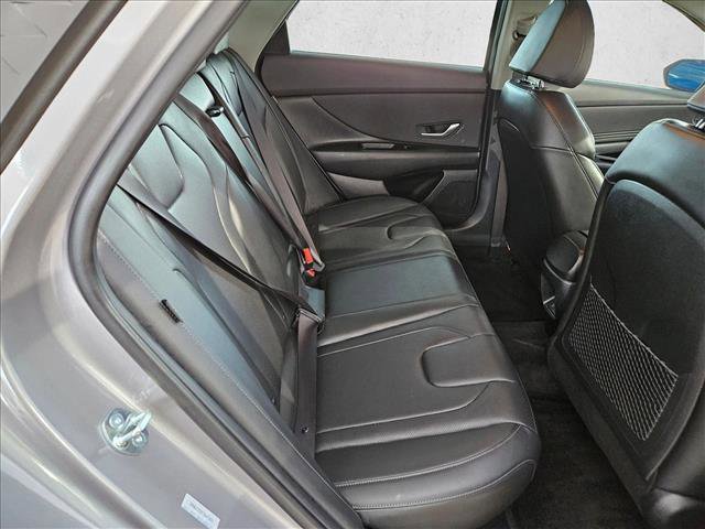 Used 2025 Hyundai Elantra Limited FWD image 16