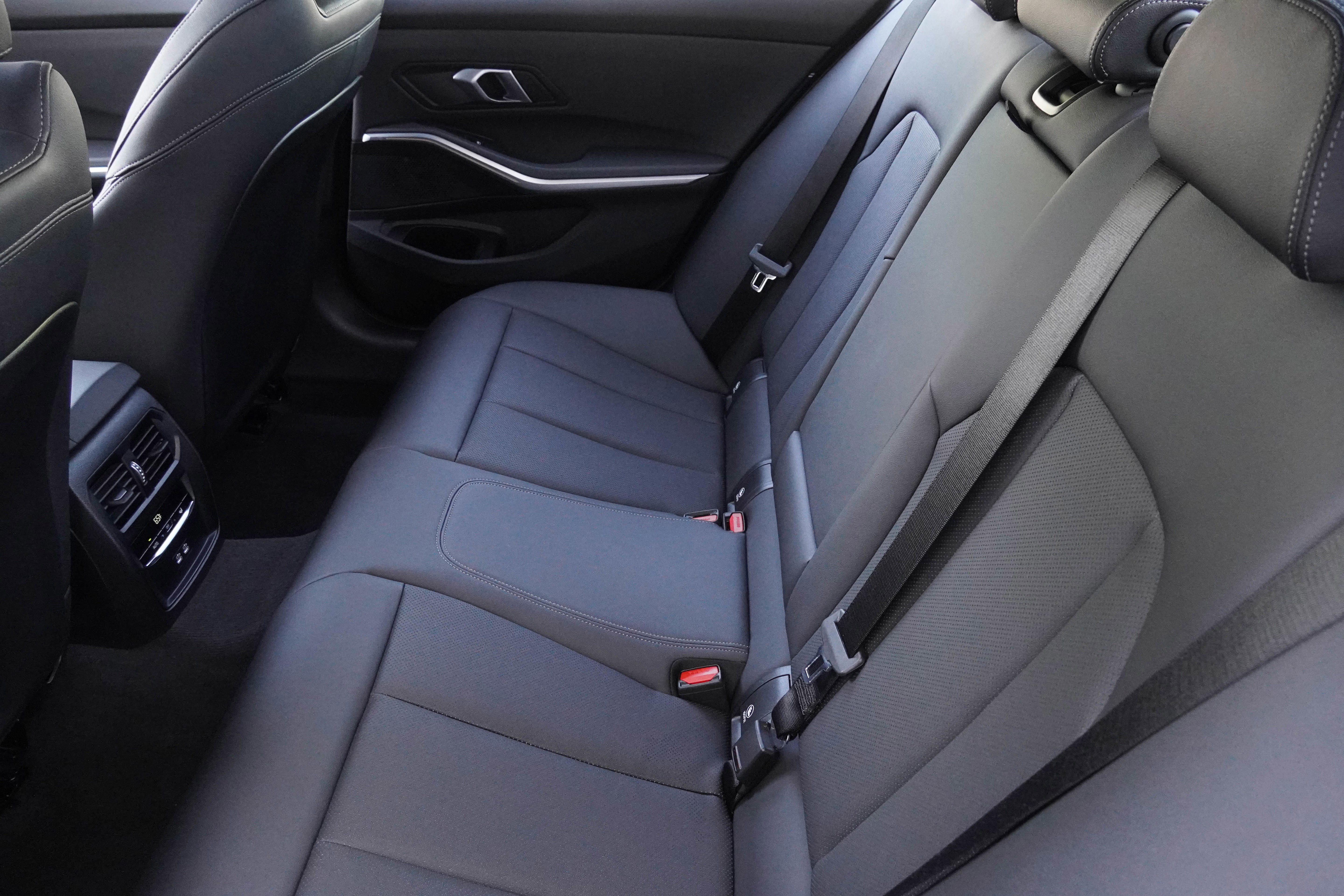 Certified 2025 BMW 330i Sedan RWD image 37