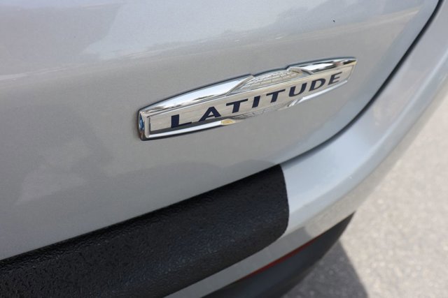 Used 2025 Jeep Compass Latitude image 7