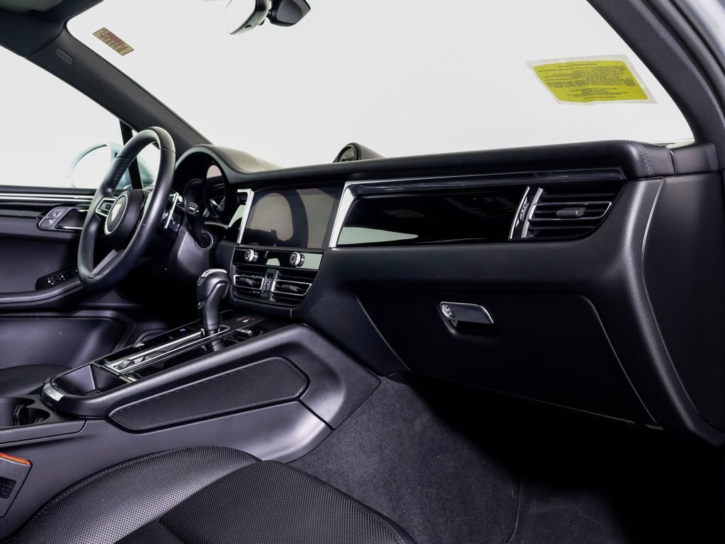 Certified 2024 Porsche Macan w/ Premium Plus Package image 25