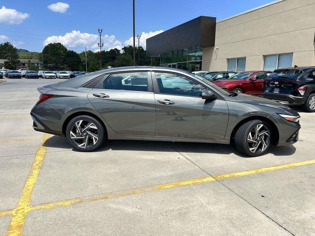 New 2026 Hyundai Elantra Limited FWD image 27