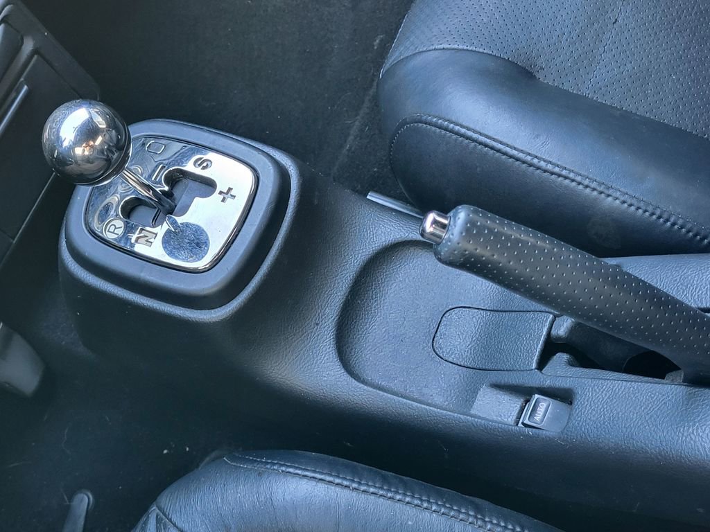 Used 2005 Toyota MR2 image 17