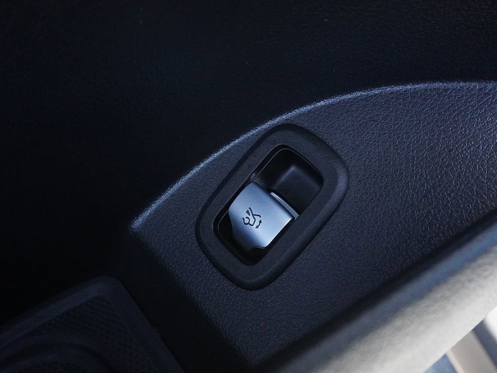 Used 2023 Mercedes-Benz GLC 300 4MATIC image 39