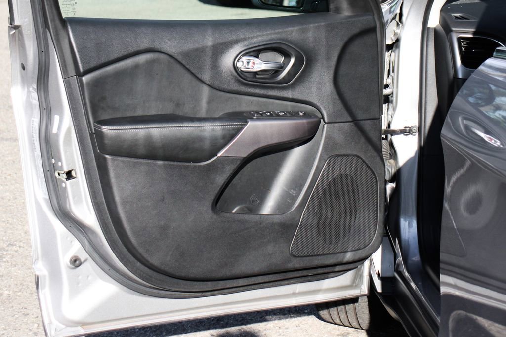 Used 2021 Jeep Cherokee Latitude Lux image 14