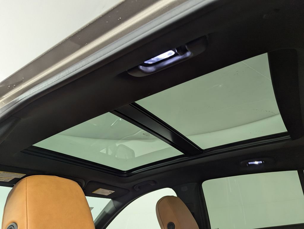 Used 2025 Cadillac XT4 Premium Luxury image 19