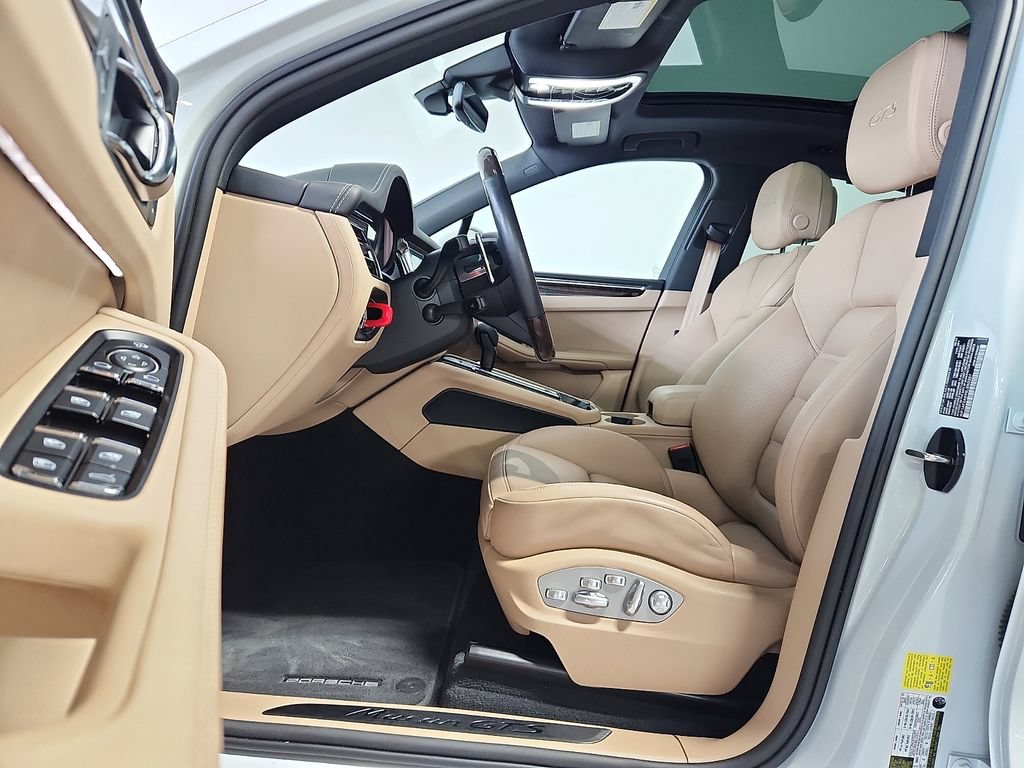 Certified 2025 Porsche Macan GTS AWD/4WD image 5