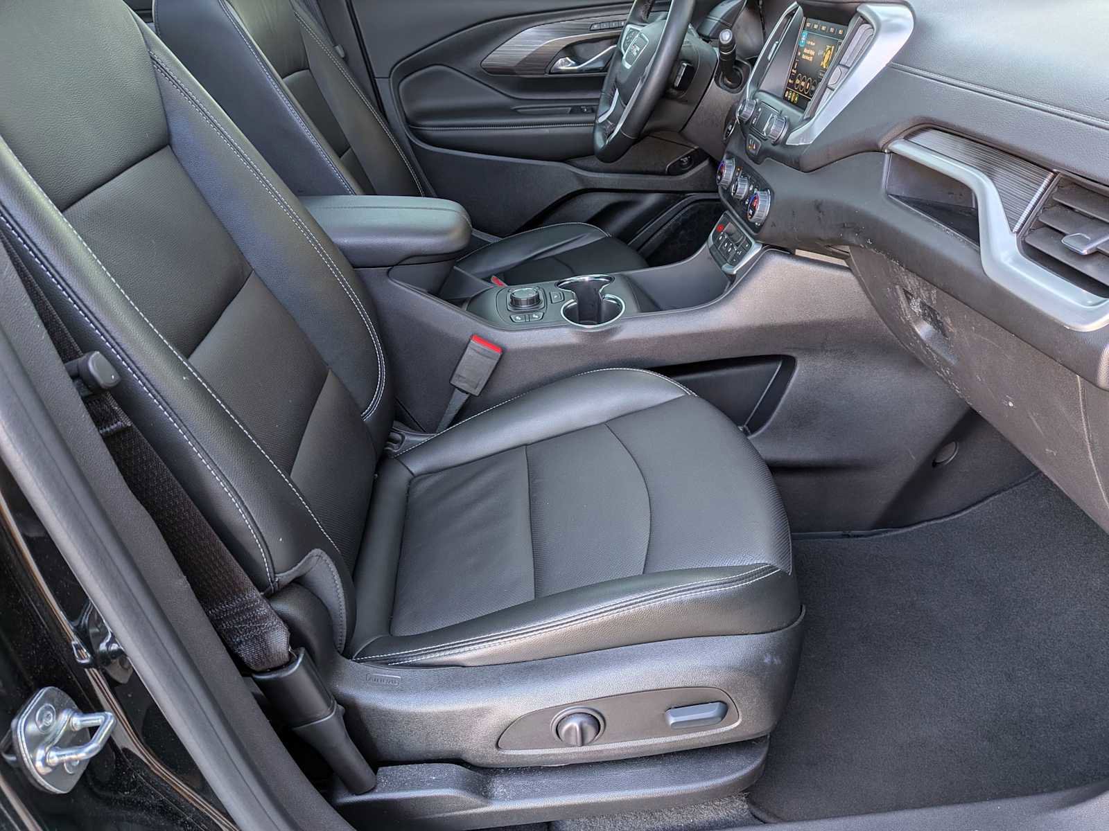 Used 2024 GMC Terrain SLT w/ Infotainment Package II image 22