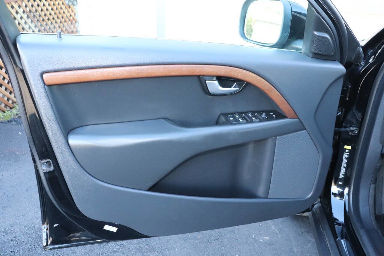 Used 2010 Volvo XC70 3.2 image 19