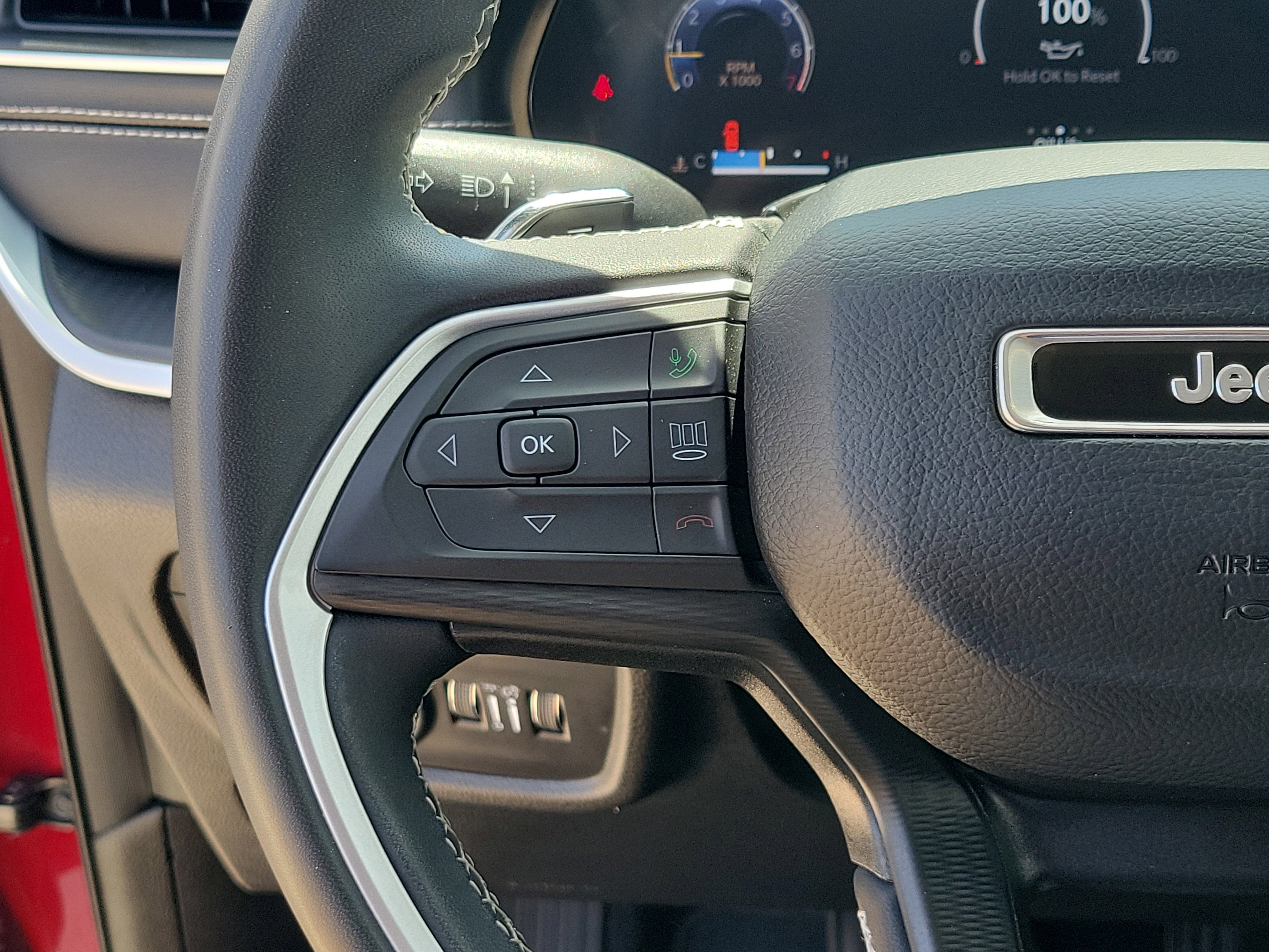 Used 2023 Jeep Grand Cherokee L Laredo RWD image 26