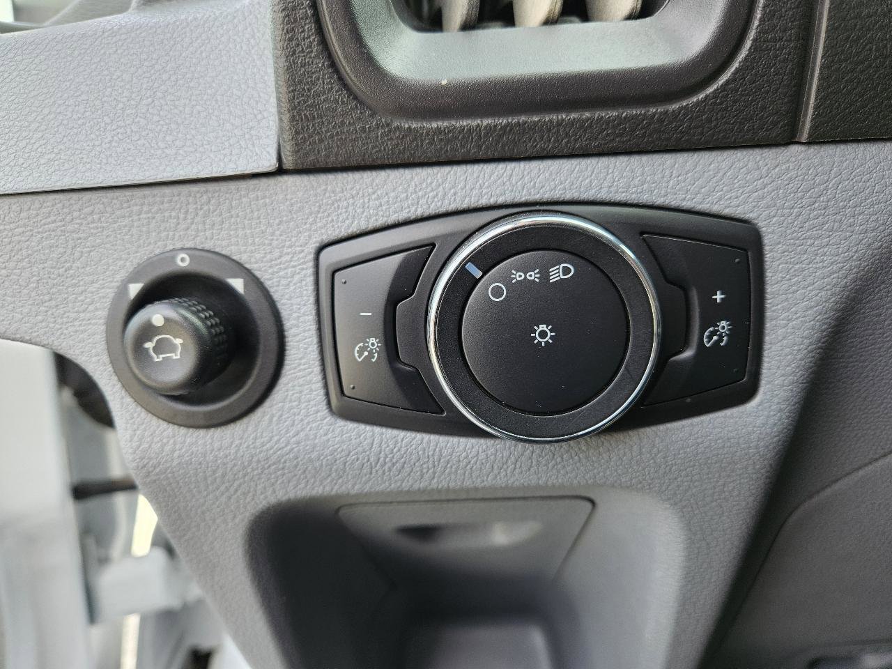 Used 2018 Ford Transit 350 XL image 14