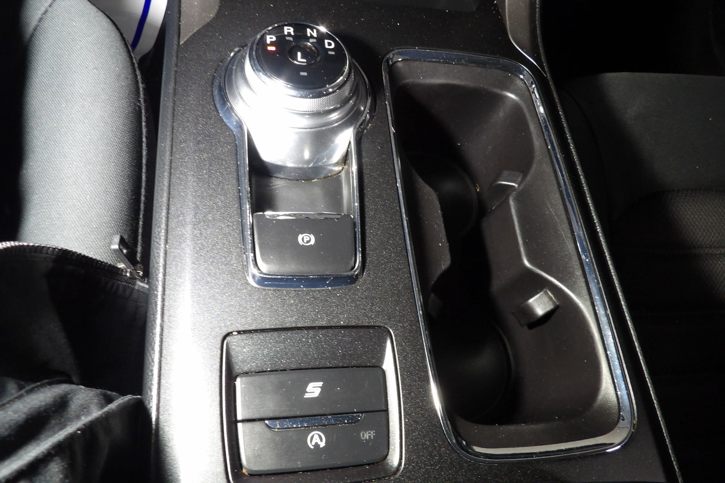 Used 2020 Ford Fusion SE image 12