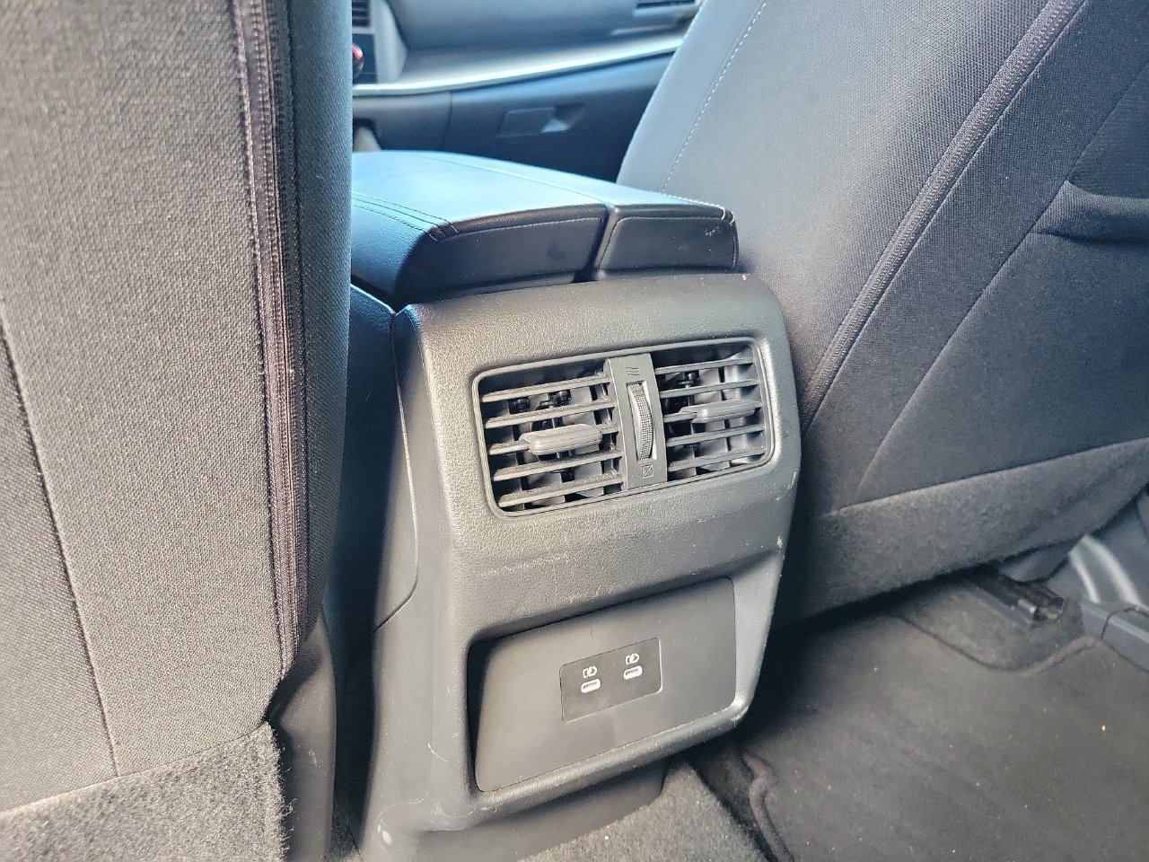 Used 2025 Nissan Rogue SV FWD image 10