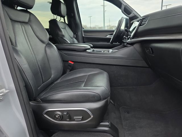 Used 2024 Jeep Wagoneer Series II w/ Flexible Seating Group image 16