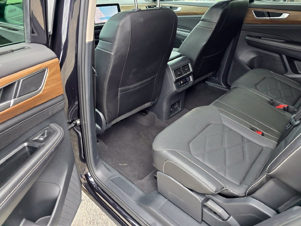 Used 2025 Volkswagen Atlas SE FWD image 28