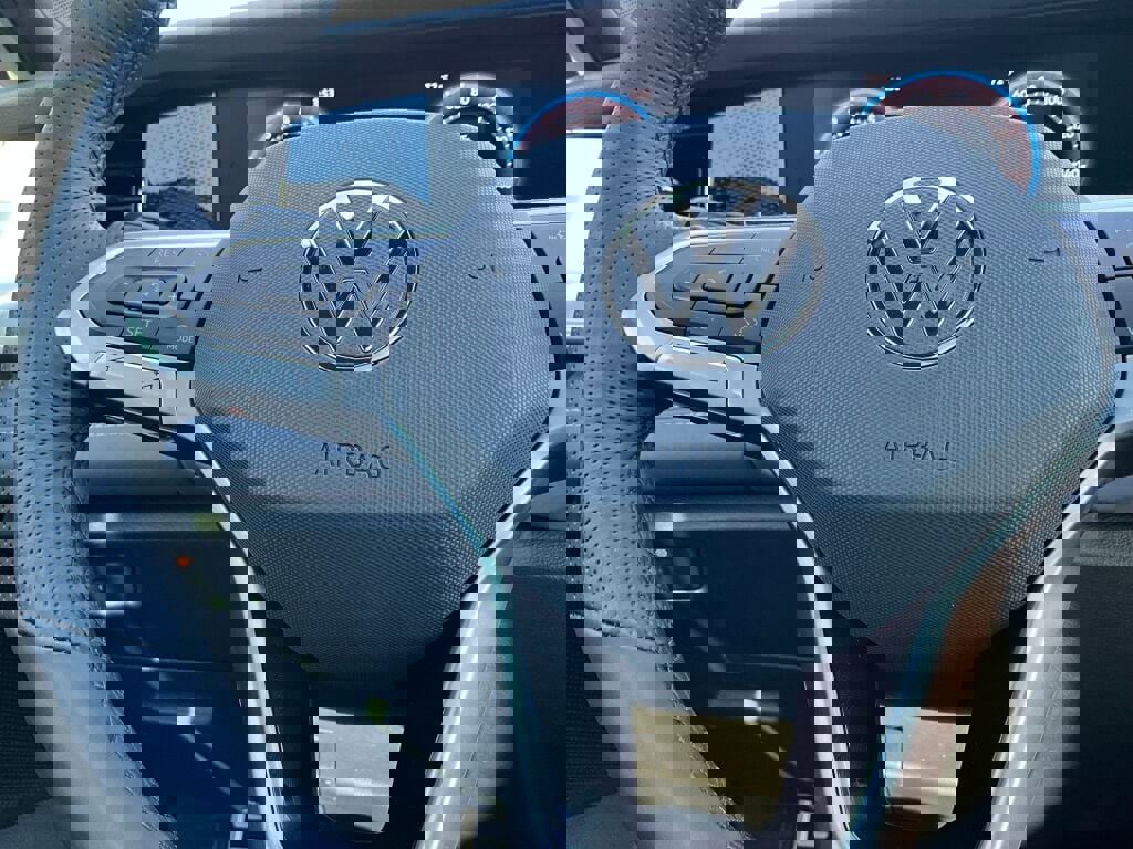 New 2025 Volkswagen Tiguan SE R-Line image 21