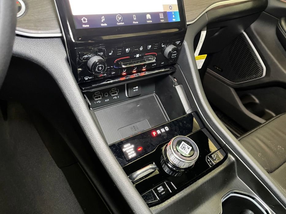 New 2024 Jeep Grand Cherokee Limited 4xe w/ Luxury Tech Group II image 37