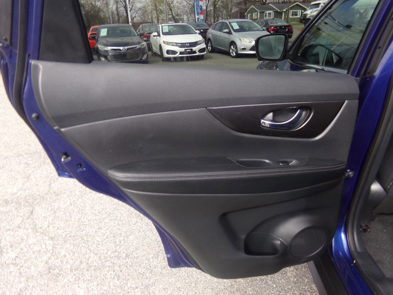 Used 2018 Nissan Rogue SV w/ Premium Package AWD/4WD image 32