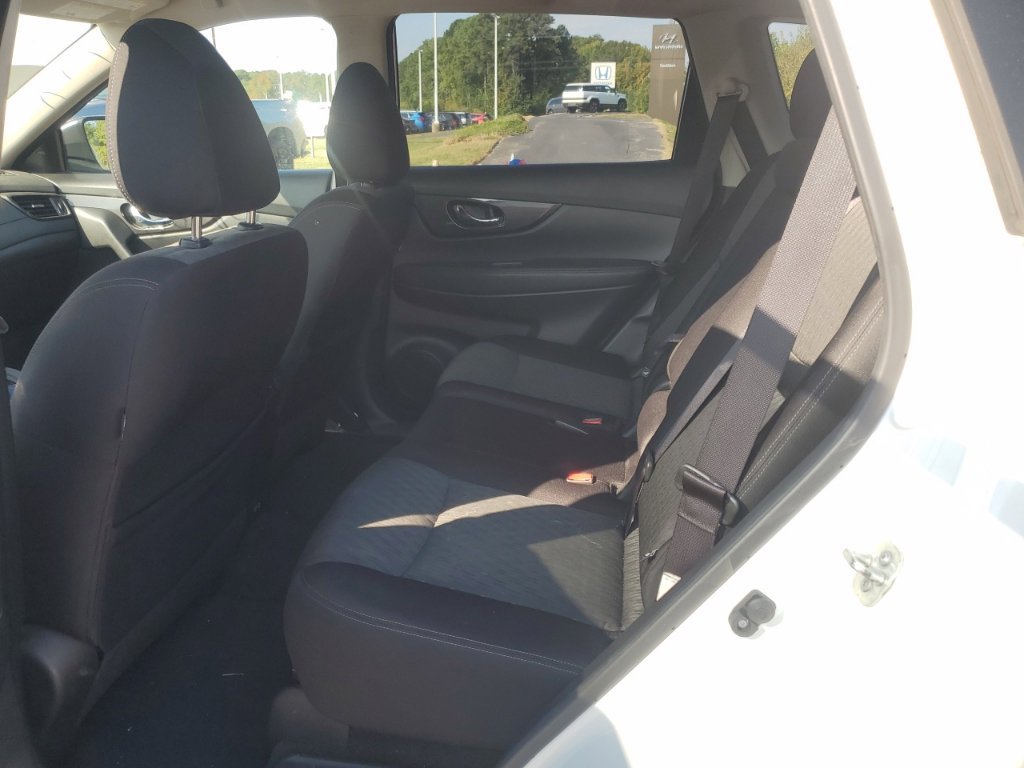 Used 2020 Nissan Rogue SV FWD image 13