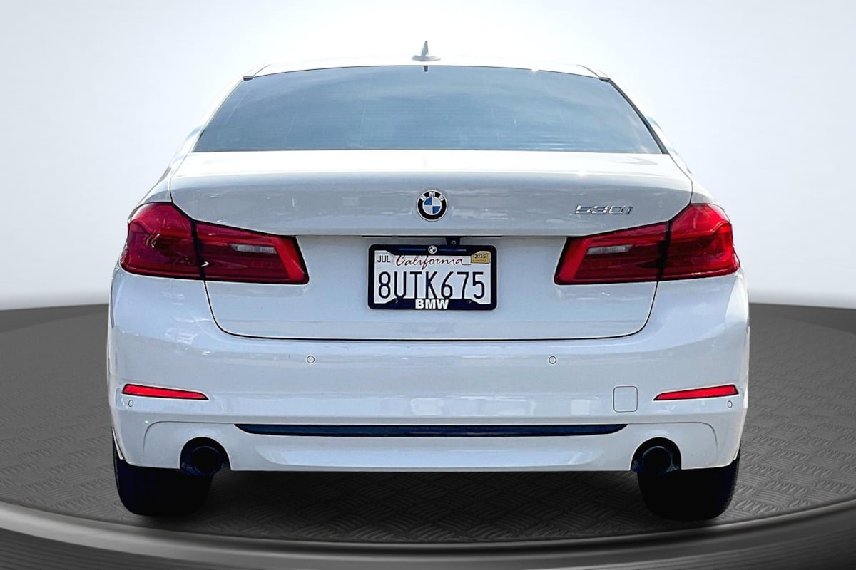 Used 2020 BMW 530i w/ Convenience Package image 4