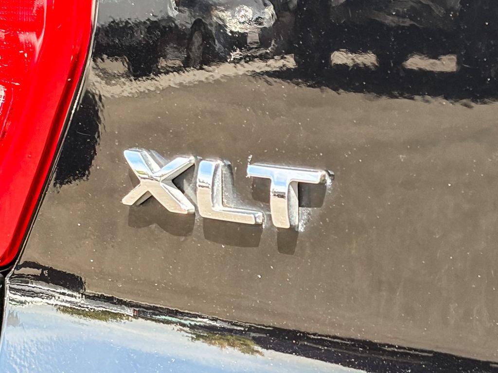 Used 2017 Ford Explorer XLT w/ Equipment Group 202A FWD image 10