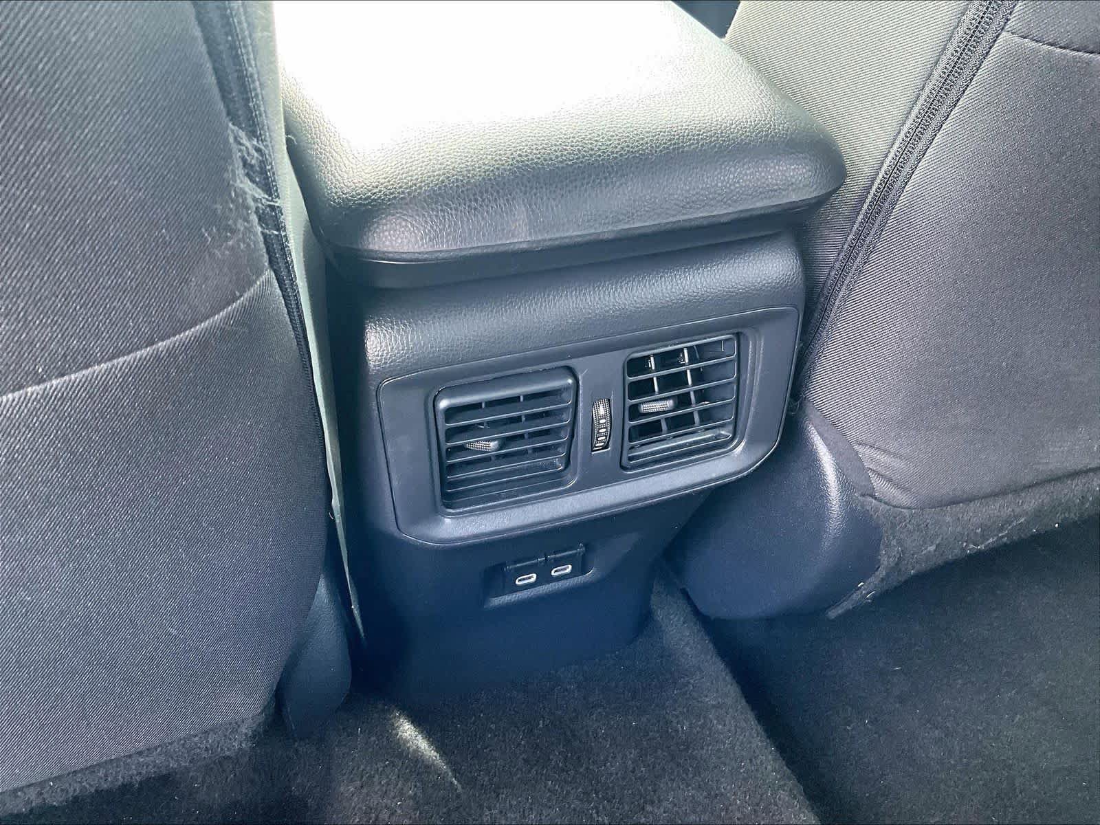 Used 2025 Toyota RAV4 XLE AWD/4WD image 28