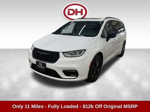 Used 2025 Chrysler Pacifica Limited