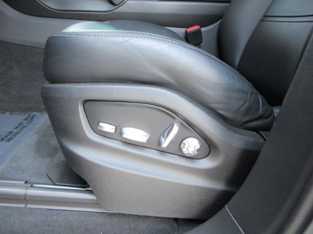 Used 2021 Porsche Cayenne GTS AWD/4WD image 35